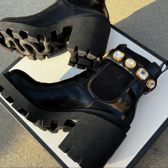 Gucci Leather Ankle Boots with Belt - Picture 5 of 9